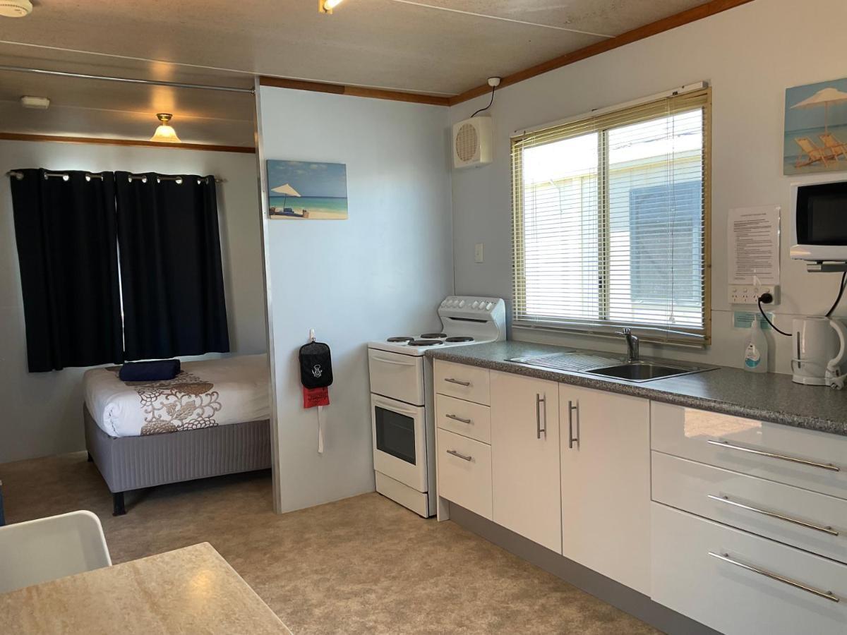 Leander Reef Holiday Park Port Denison Extérieur photo