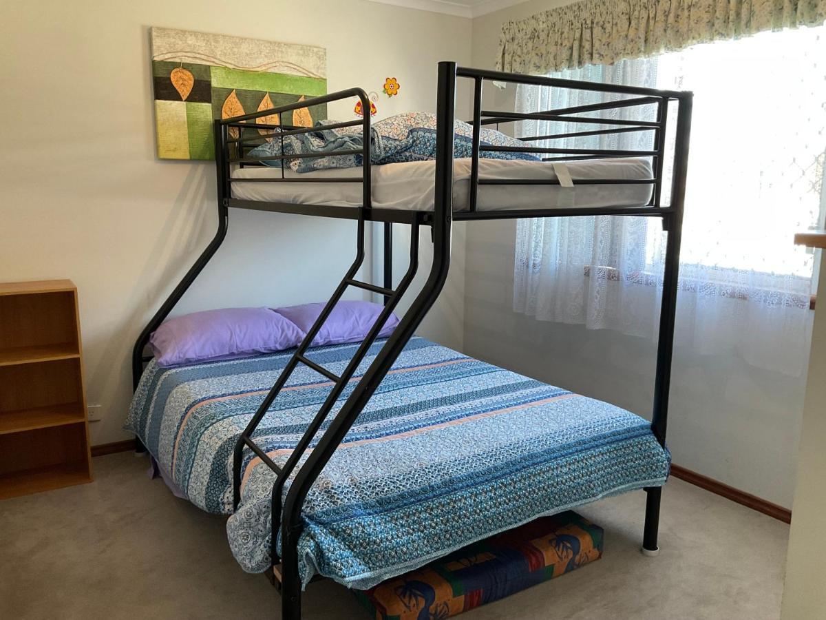 Leander Reef Holiday Park Port Denison Extérieur photo
