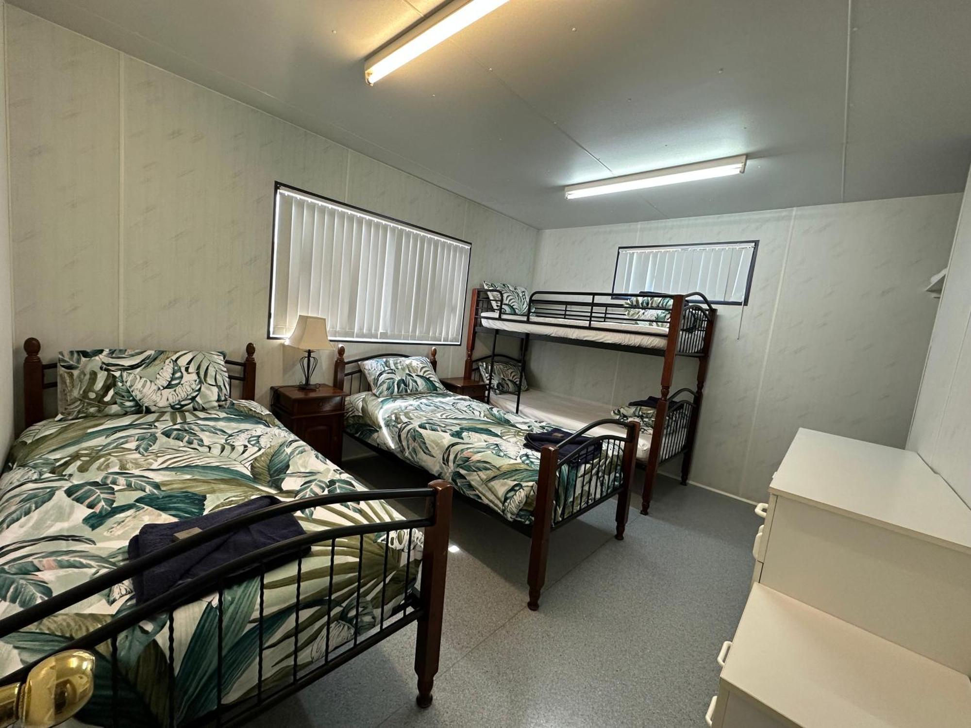 Leander Reef Holiday Park Port Denison Extérieur photo